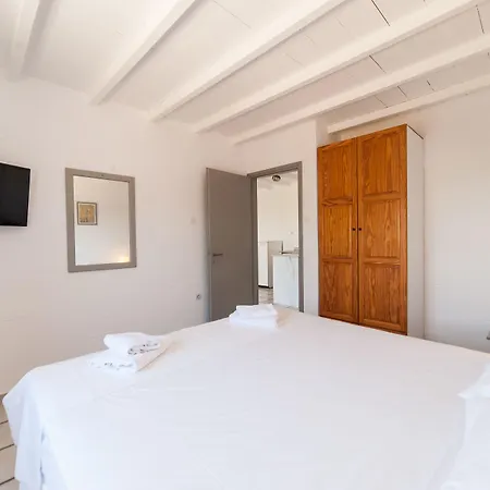 Soros Antiparos Aparthotel 3*